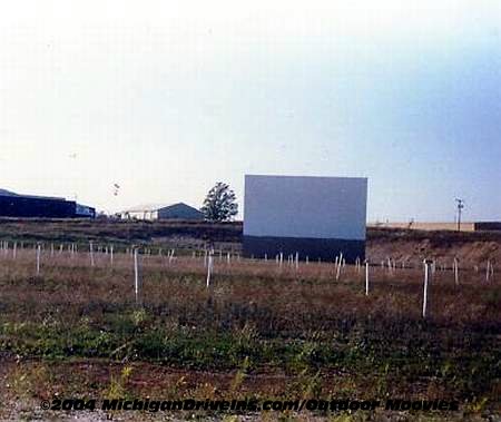 Sundowner Drive-In Theatre - Sundowner Screen Field 1990S Courtesy Outdoor Moovies (newer photo)